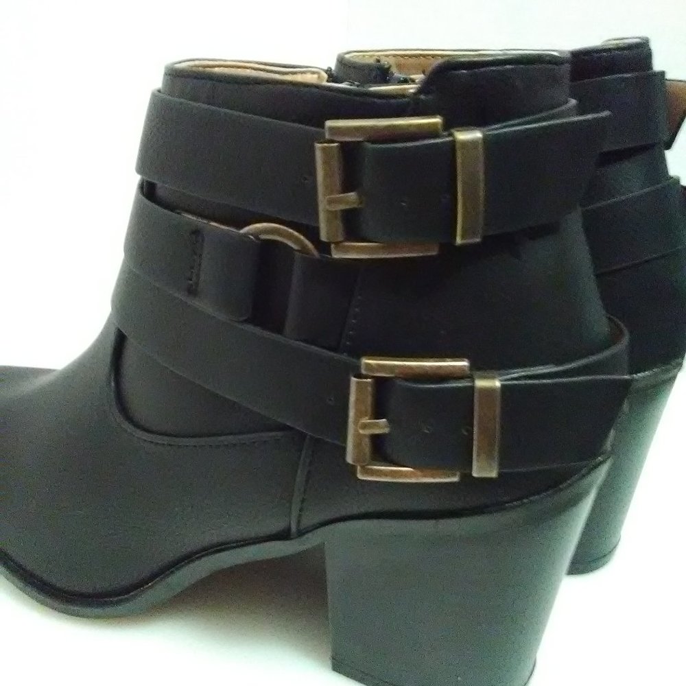 LovMark Black Block Heeled Booties 7.5 Moto